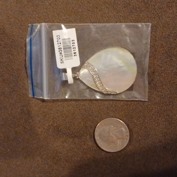 Mother of Pearl Drop Pendant in 925 Sterling Silver - Picture 3 of 6